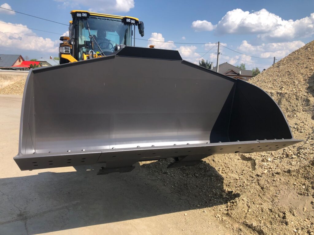 A VOLVO L 120H homlokrakodó 3,4 köbméteres kanala