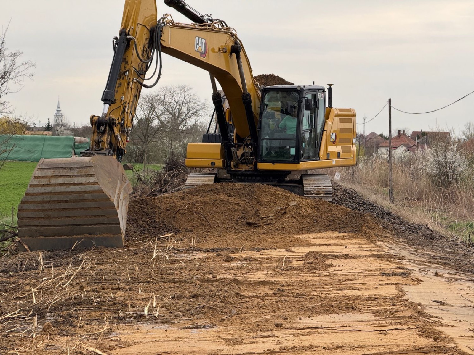 Cat 330 GC munka közben