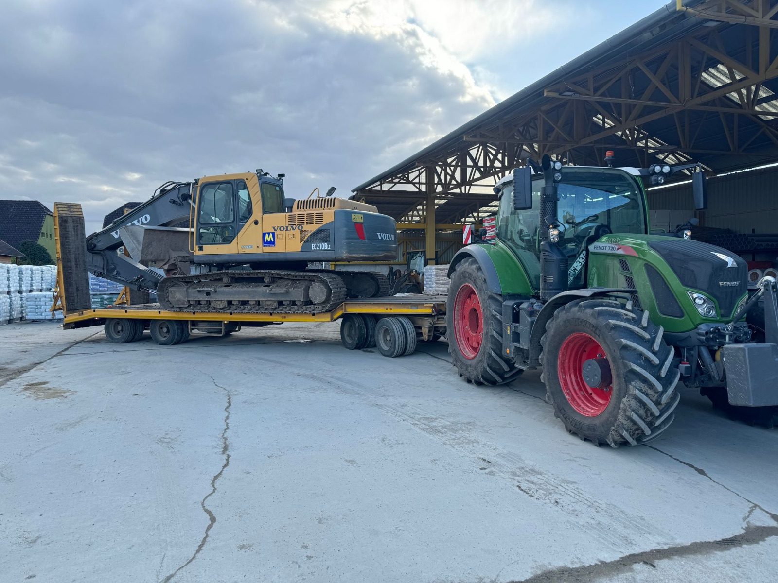 Volvo EC210B szállítása